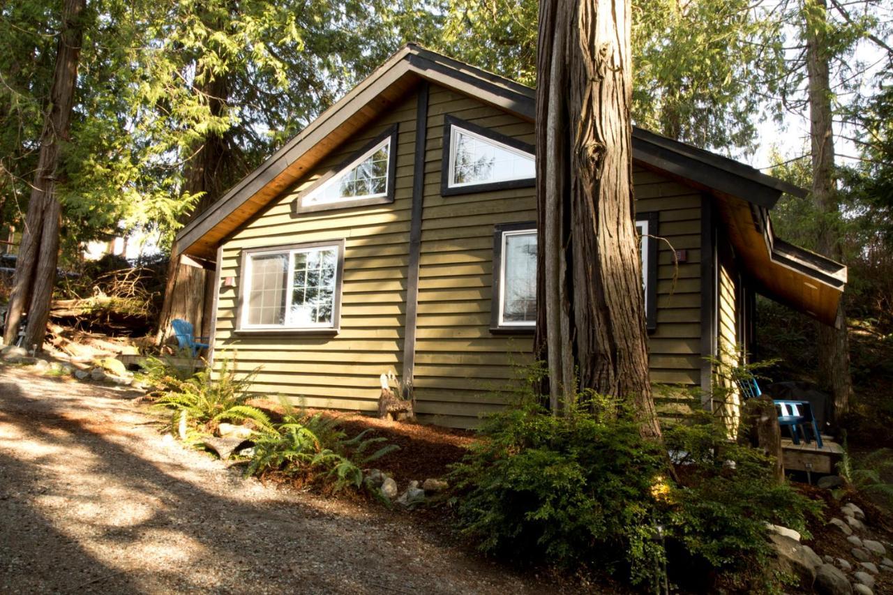 Surfs Inn Rainforest Cottages Ucluelet Bagian luar foto