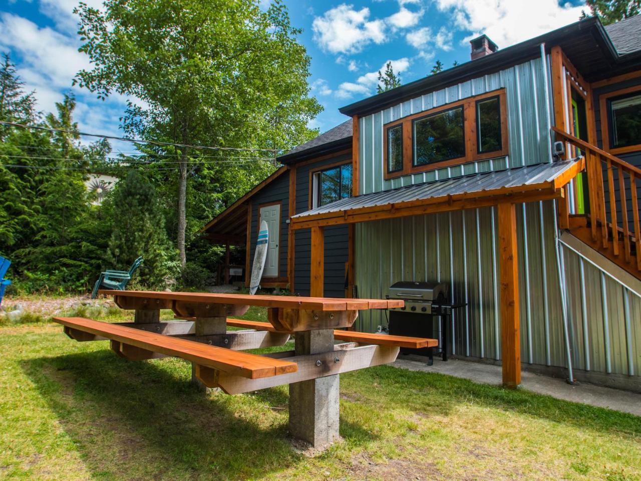 Surfs Inn Rainforest Cottages Ucluelet Bagian luar foto