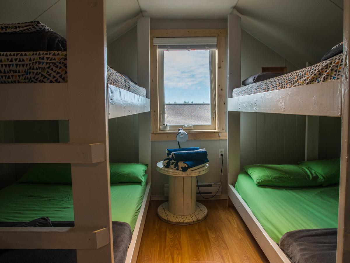 Surfs Inn Rainforest Cottages Ucluelet Bagian luar foto