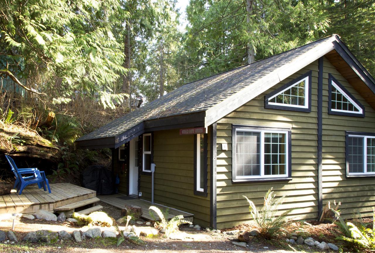 Surfs Inn Rainforest Cottages Ucluelet Bagian luar foto