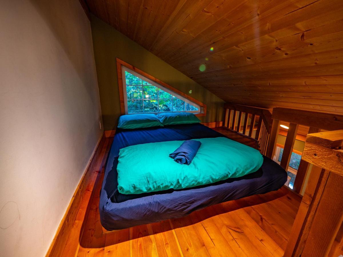 Surfs Inn Rainforest Cottages Ucluelet Bagian luar foto