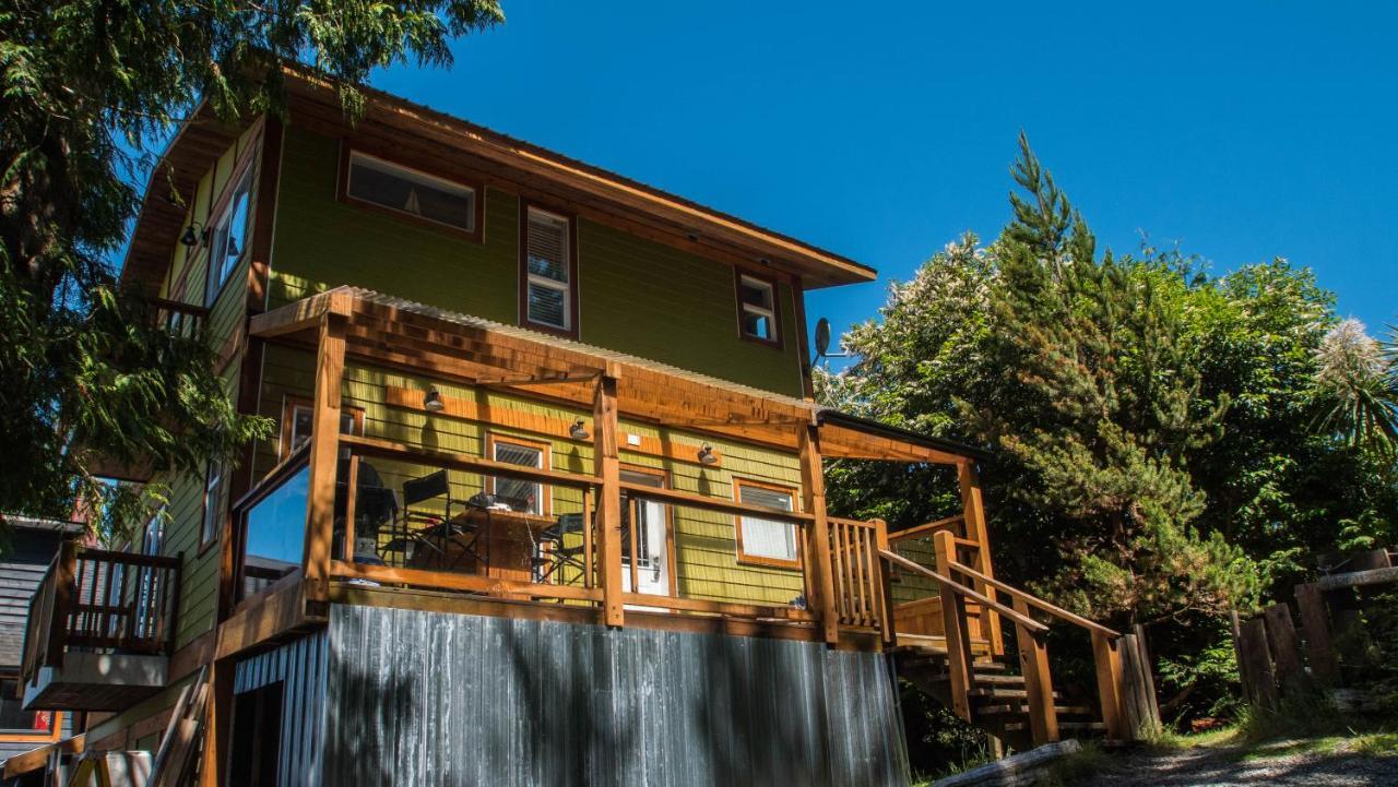 Surfs Inn Rainforest Cottages Ucluelet Bagian luar foto