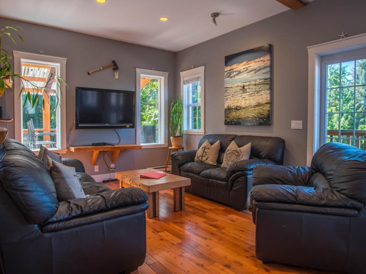 Surfs Inn Rainforest Cottages Ucluelet Bagian luar foto