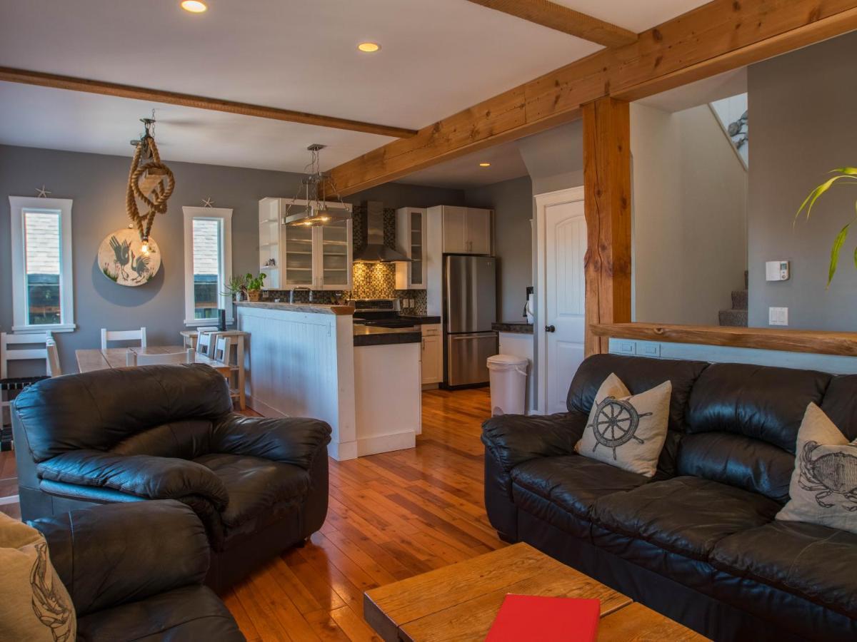 Surfs Inn Rainforest Cottages Ucluelet Bagian luar foto