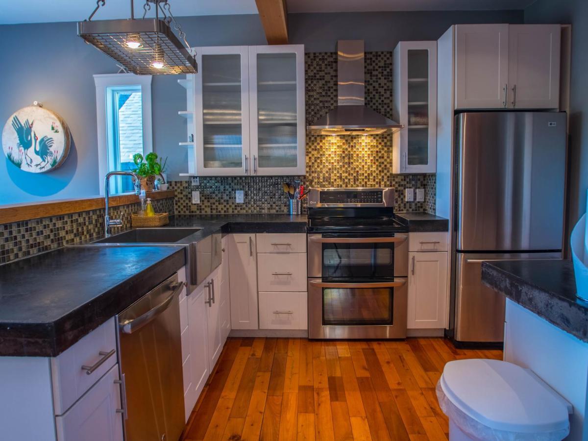 Surfs Inn Rainforest Cottages Ucluelet Bagian luar foto